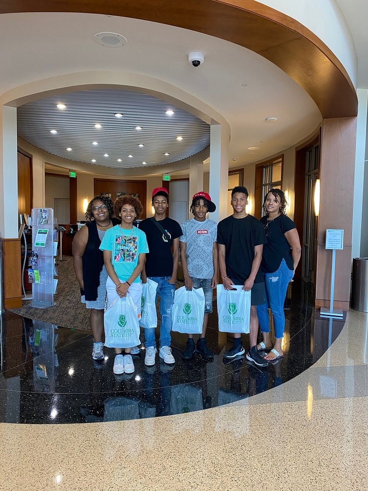 FOURS participants tour Columbia State University