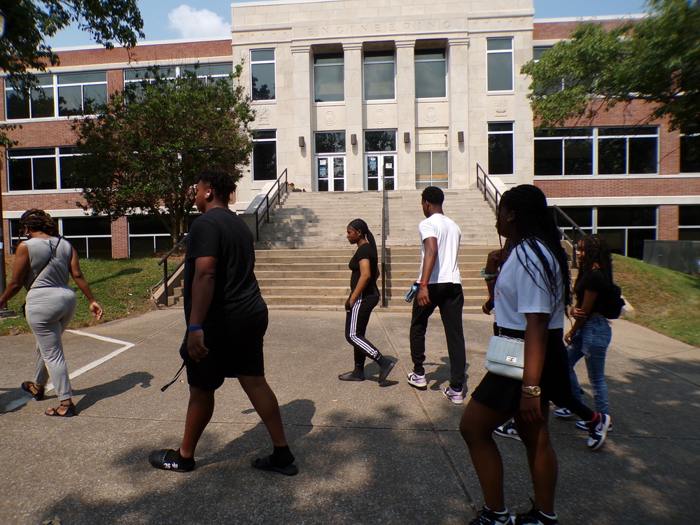 Students on TSU Campus Tour Exterior